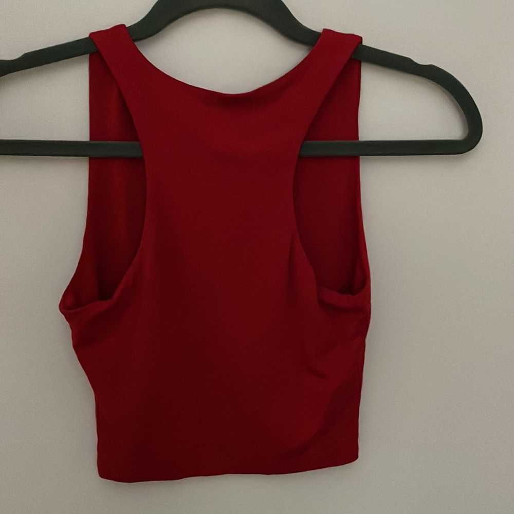 Lulu's Red V-Neck Ribbed Crop Tank - Picture 5 of 8